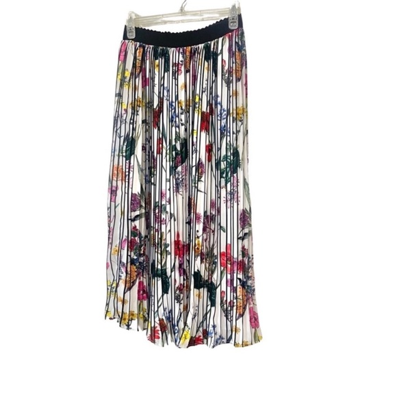 Elliatt Revolve Luxury Paradox Pleated Midi Skirt Small S - Picture 2 of 7